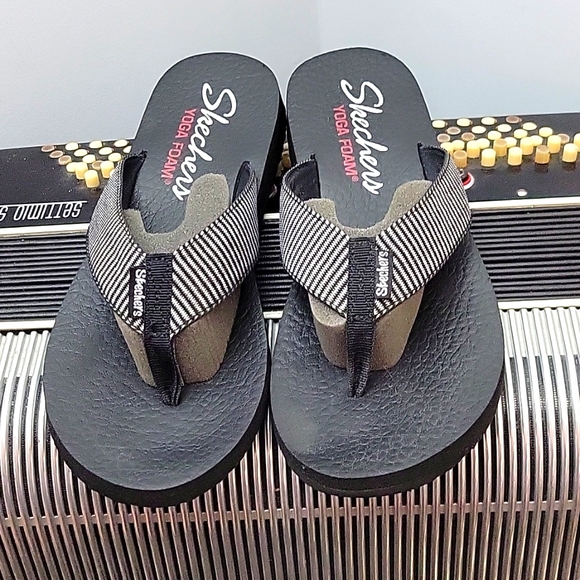 Skechers Shoes - COMFY CASUAL SKECHERS YOGA FOAM THONG FLIP FLOP SANDALS SIZE 10